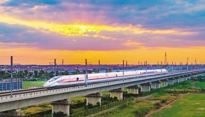 在百年登山历程和大国新路中显示清晰度