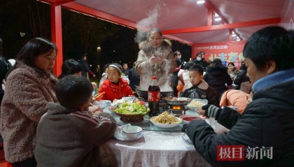 恩施一小区杀20头年猪,请业主连吃两天流水席