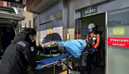 韩国空难两名幸存者:33岁空少恐全身瘫痪,空姐脚踝和头部受伤