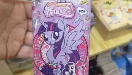 一张炒到几百元!卡牌成小学“社交币”!通州多商家:超九成学生买小马宝莉