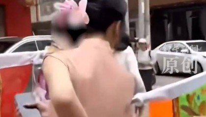 汕头民俗巡游扛旗女孩遭男子狠踹，事后男子逃离现场