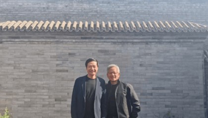 黄仁勋年内第三次访华,大热天仍穿皮夹克合影雷军