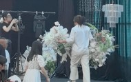 婚礼仪式前婚庆公司撤场？新郎称对方未履行合同，公司称被要求离场后仍给予配合 律师分析