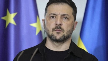 泽连斯基盟友连夜潜逃！反腐突袭扑空，现场堆满了美元现金，FBI介入调查！