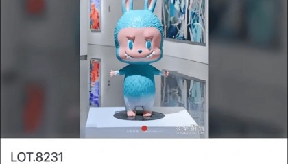 真巧,创始人在LABUBU和股价崩盘前减持,泡泡玛特是“塑料茅”还是“郁金香”?