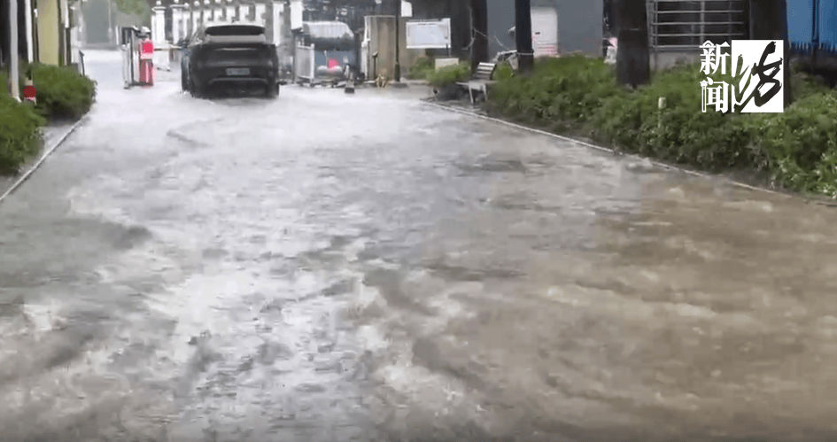 上海暴雨上热搜！有小区一时积水到膝盖，降水何时减弱？