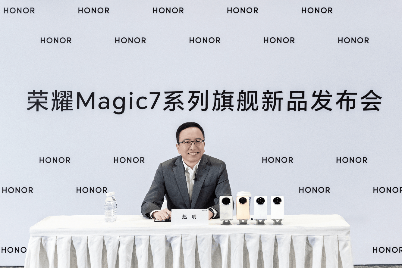 荣耀发布Magic7系列手机，还要重返互联网手机赛道