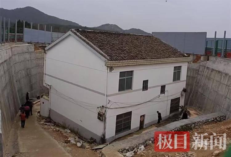 江西“最强钉子户”独守孤房 ：有点后悔像‘赌’输了 没料到政府让公路改道