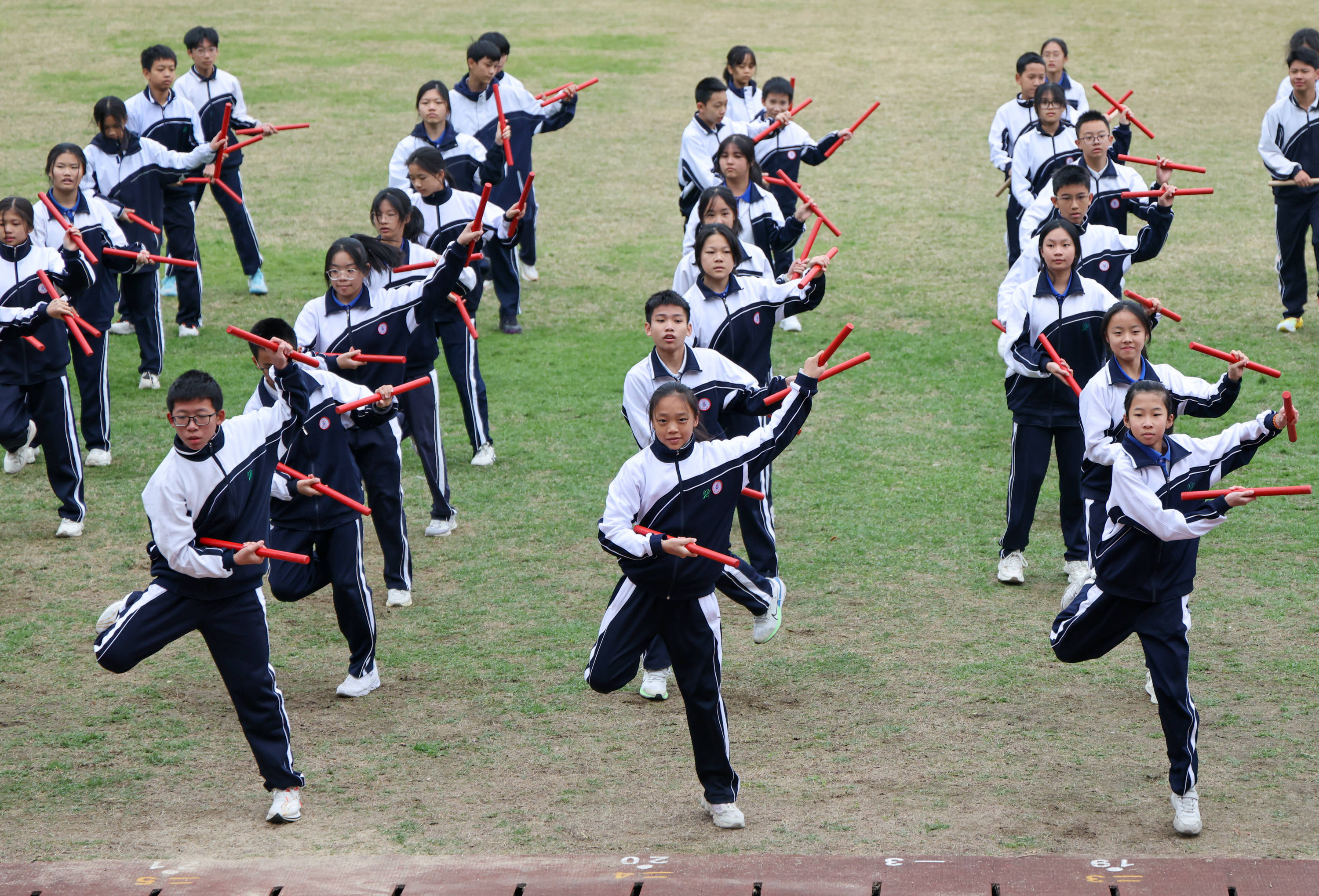 新闻分析：深圳如何让上万中小学生摘掉“小眼镜”