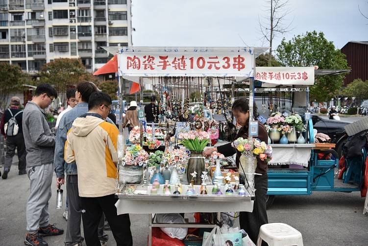 以瓷之名：关于景德镇的三首“冰与火之歌”