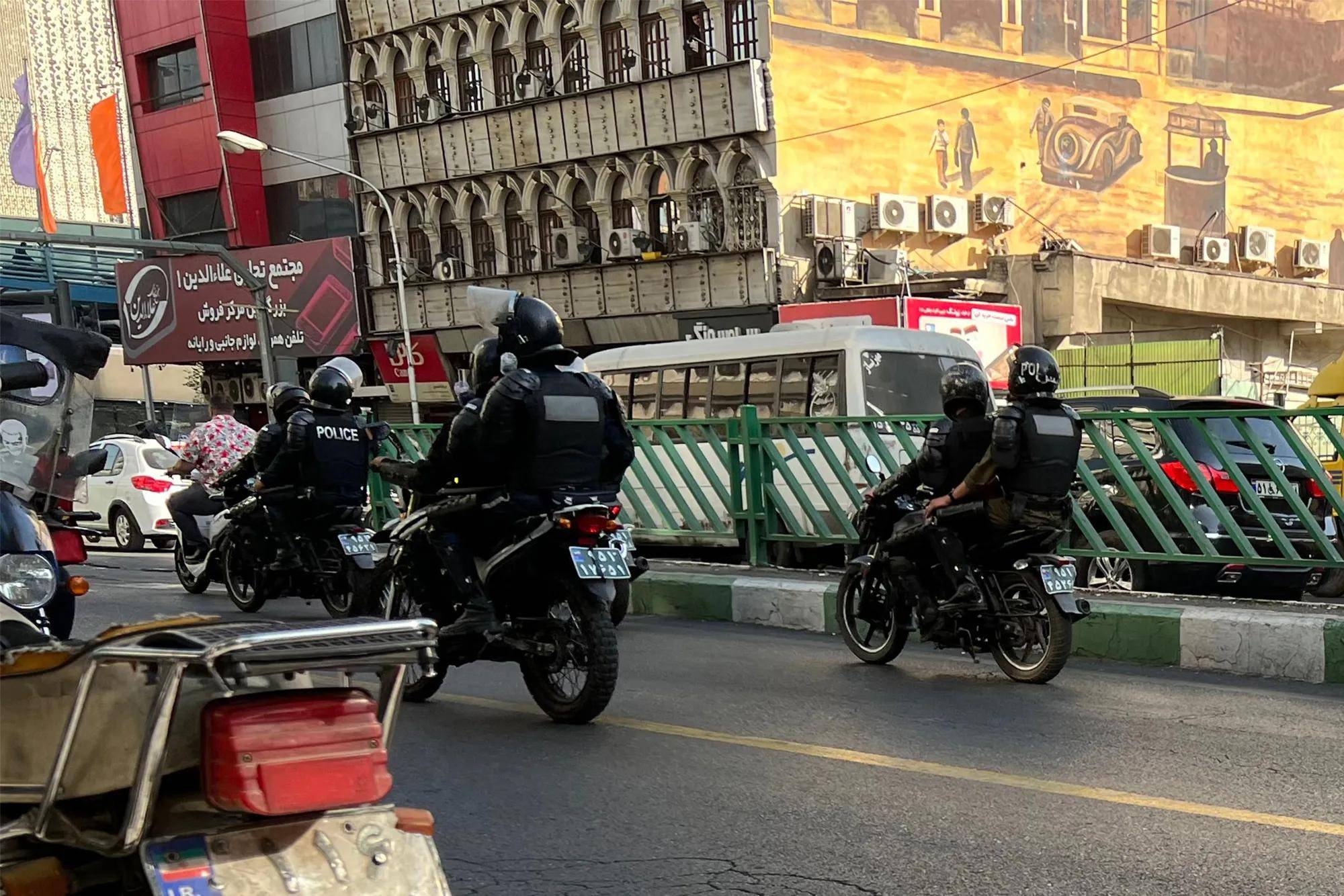 以伊大战12天后，以色列总理认清现实，让伊朗"改朝换代"，几乎办不到