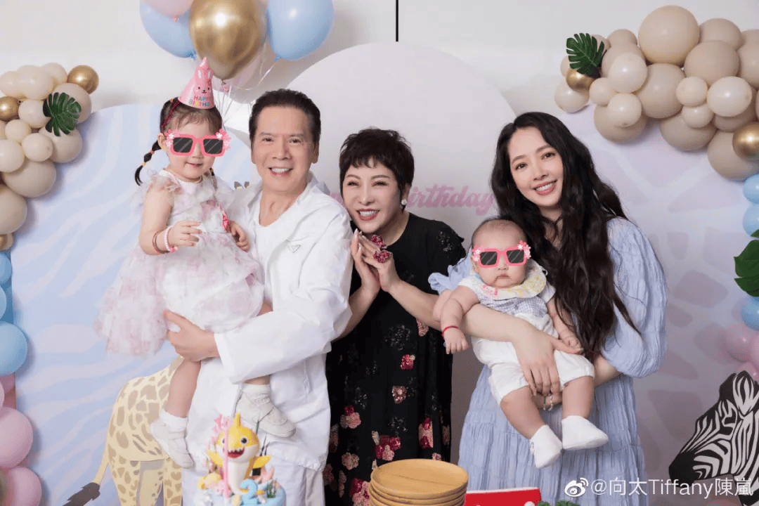 向太回应“向家破产”传闻:珠宝、豪宅都在,还养着1000多名员工;向佐力挺:说话的人请有点底线