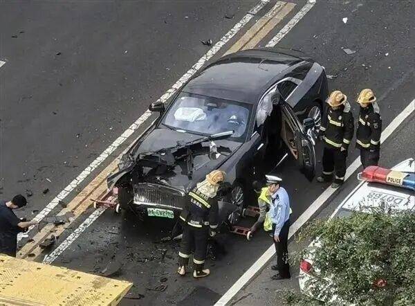陈震谈劳斯莱斯车祸后续:对方为网约车,已联系到伤者家属,会全力支付应该负担的赔偿