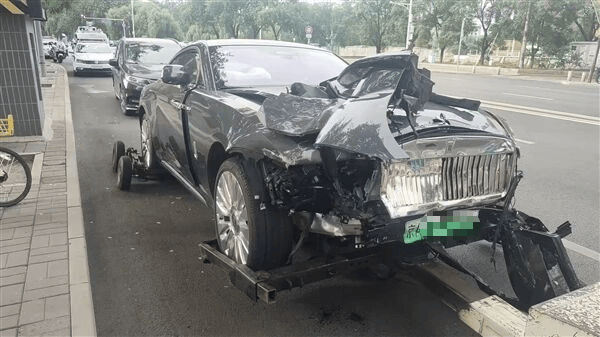陈震谈劳斯莱斯车祸后续:对方为网约车,已联系到伤者家属,会全力支付应该负担的赔偿