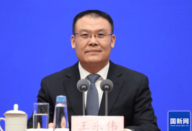 曾任河南省财政厅厅长、信阳市委书记,财政部副部长王东伟履新安徽省委常委
