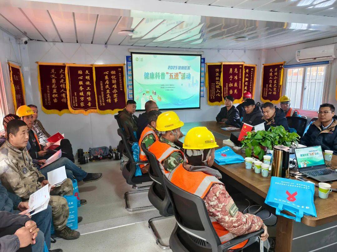 区疾控中心继续深入开展建筑工人防治性病艾滋病宣传活动