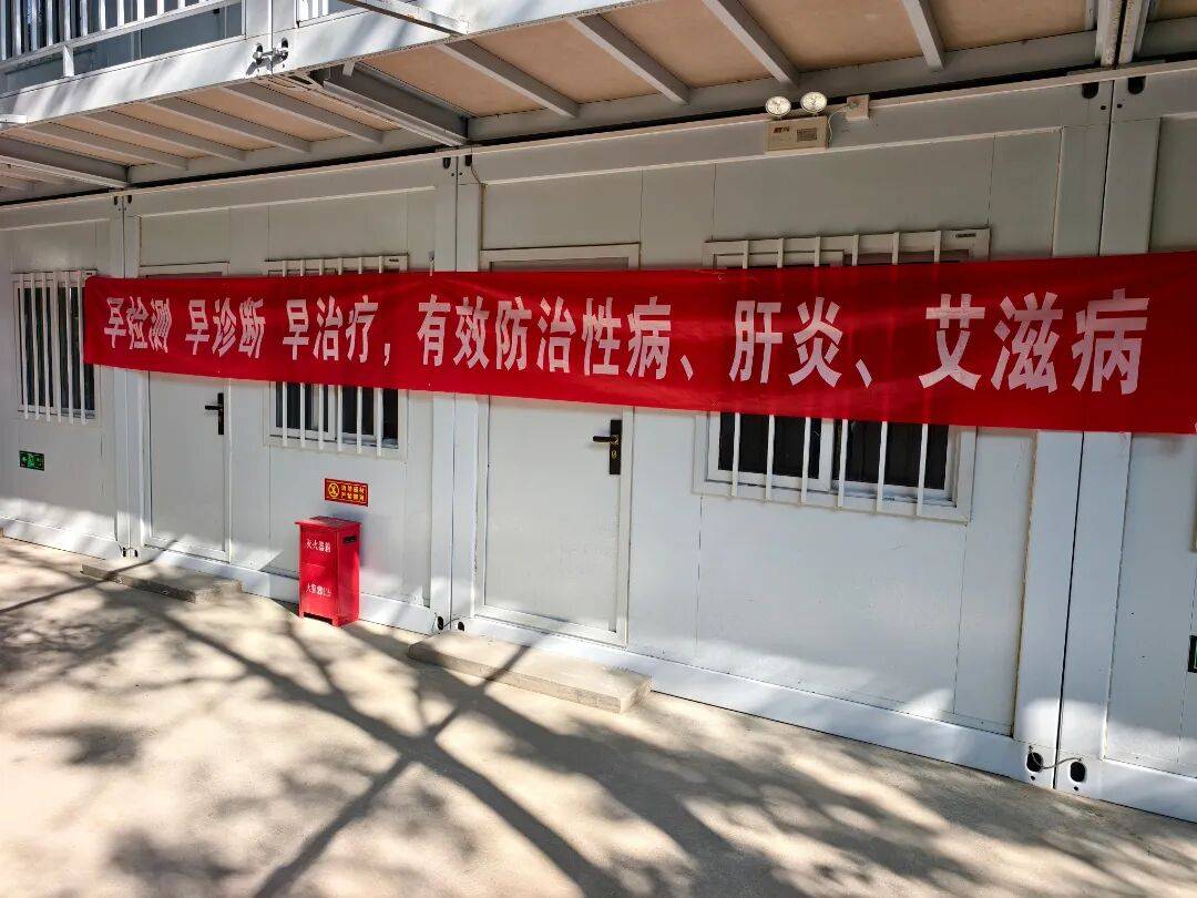 区疾控中心继续深入开展建筑工人防治性病艾滋病宣传活动