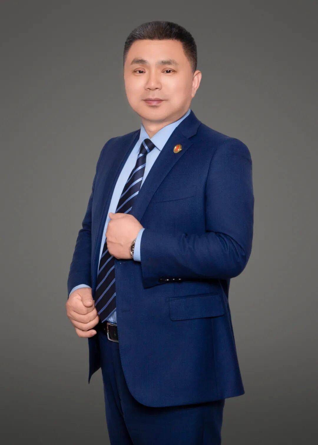 二姐夫帮忙装修房子，铺瓷砖后卷走3万多装修款，这是违约还是诈骗？