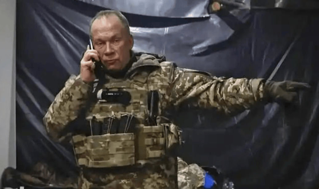 乌军全线崩溃,红军村遭20倍俄军猛烈围攻,美国要抛弃基辅?