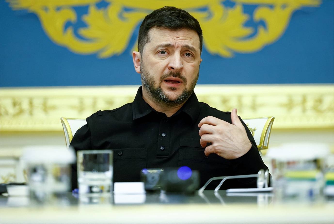 17万俄军压境红军城，乌军白天在地下阵地保存实力，夜晚与俄军巷战，泽连斯基遭重创